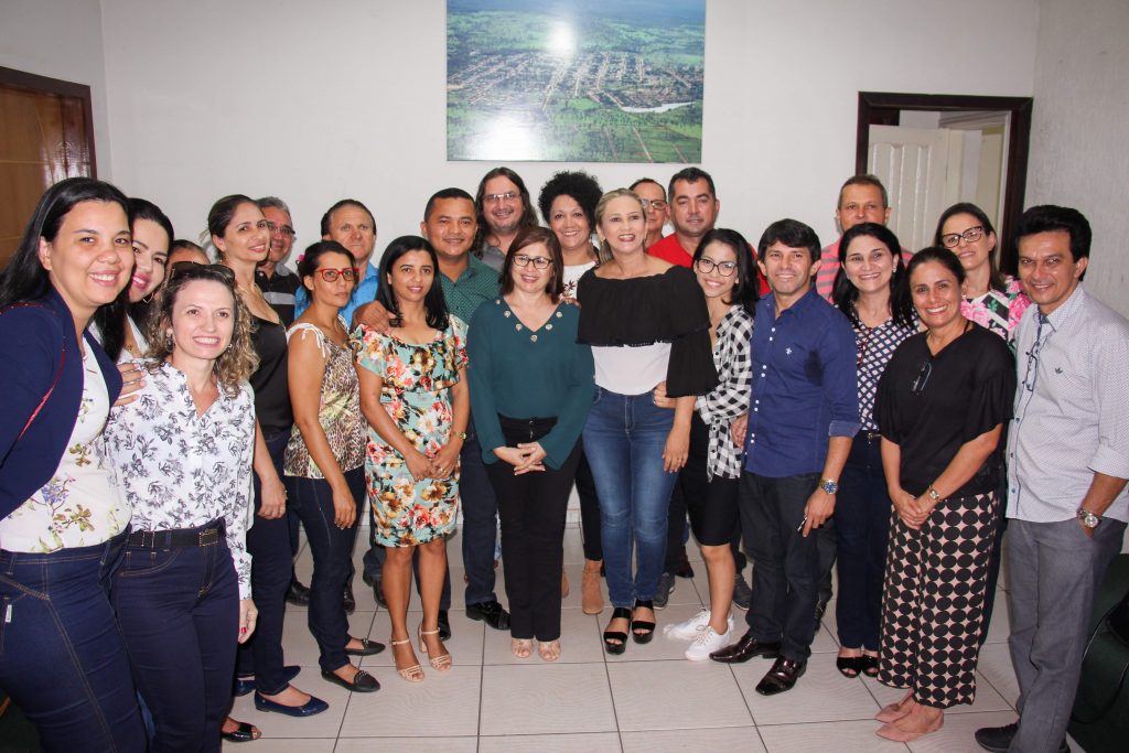 Professores, representantes da UEMASUL e integrantes do Programa de Formação de Discentes reunidos para debater planos que atinjam meta pré-estabelecida pelo Plano Estadual de Educação do Estado do Maranhão (PEE-MA).