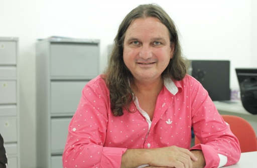 Antônio Expedito Barroso, Vice-reitor da UEMASUL, em sua mesa de trabalho.