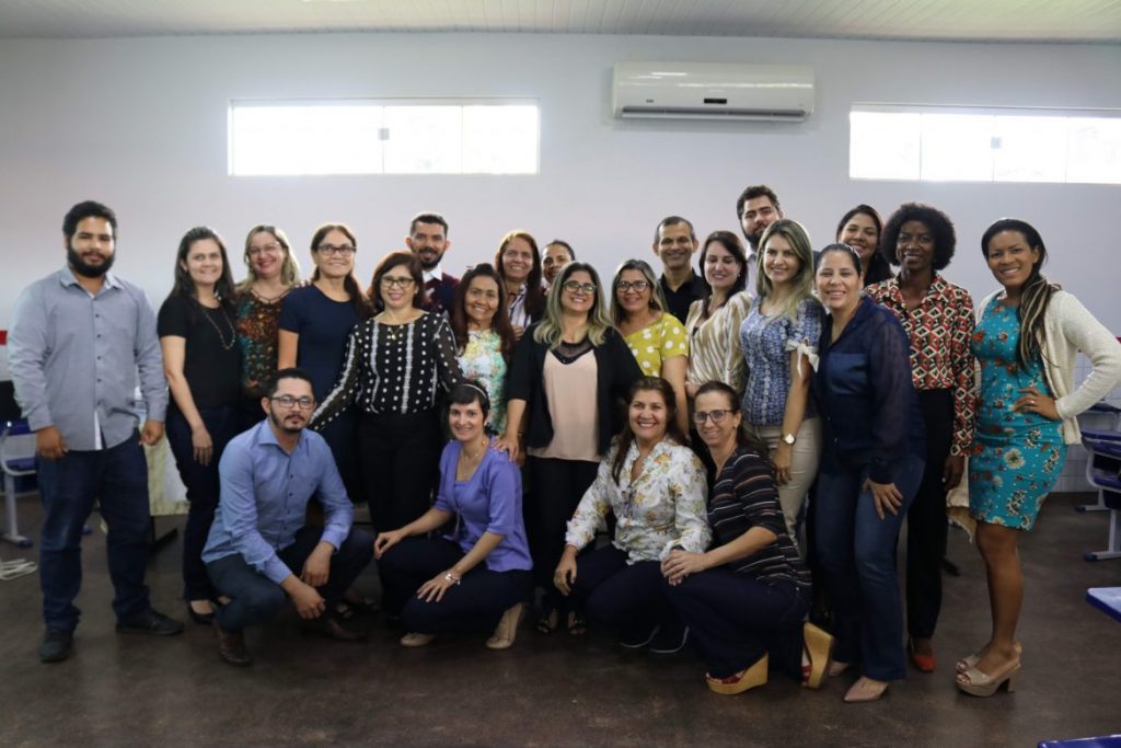 Conselheiros pedagógicos posam para foto em reunião